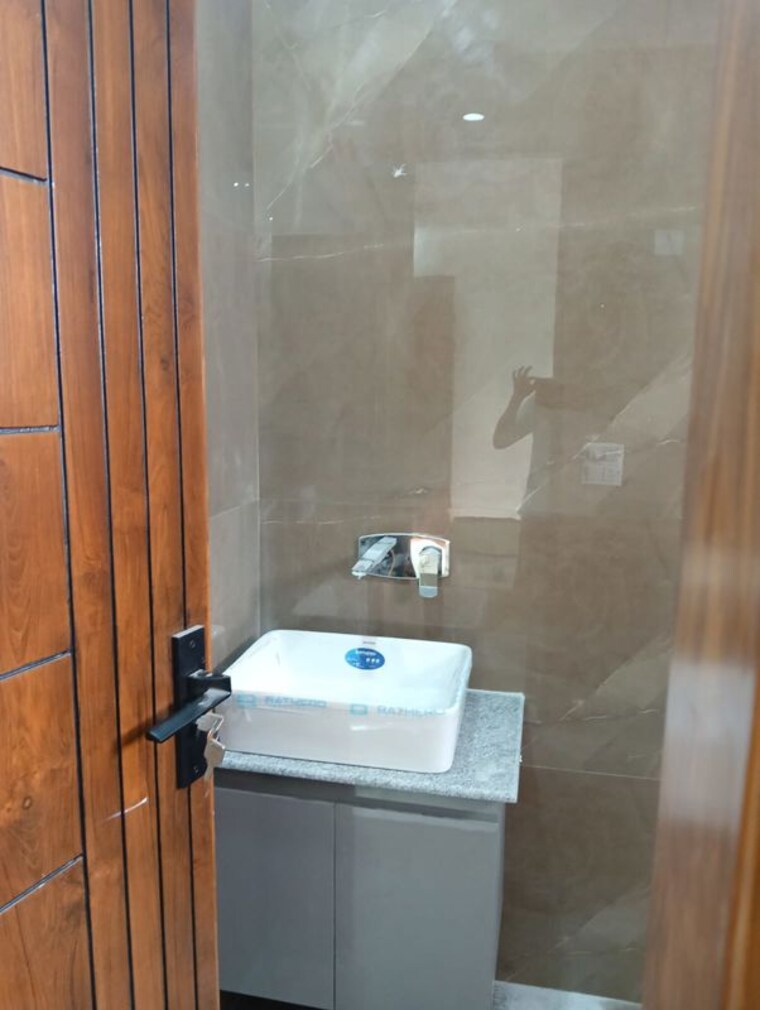Bathroom, sector 21 1 RK 920 Sq.Ft. Independent House In Sector 21 Gurgaon 10582361