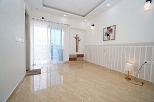 Room in 2.5 BHK Apartment at Gaur City 7th Avenue, Sector 4 Greater Noida – for Sale