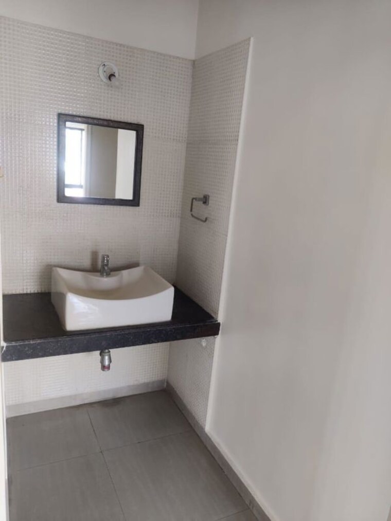 Bathroom, aundh-it-park 2 Bedroom 950 Sq.Ft. Apartment In Bopodi Pune 10582366