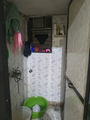 Bathroom in 1 BHK Apartment at Shakti Nagar – for Rent