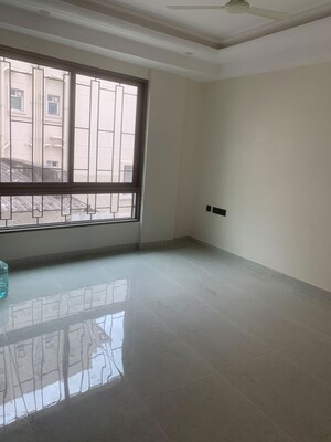 Living Room in 2 BHK Builder Floor at Elegant Exotica, Benson Town – for Rent