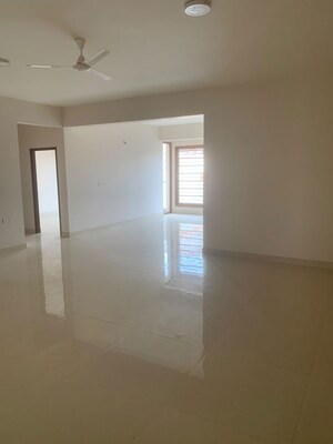 Room in 2 BHK Builder Floor at Elegant Exotica, Benson Town – for Rent
