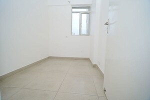 Room in 2.5 BHK Apartment at Gaur City 4th Avenue, Sector 4 Greater Noida – for Sale
