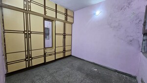 Room in 3 BHK Apartment at Dilshad Garden – for Sale