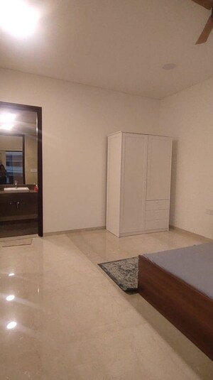 Room in 4 BHK Apartment at Lokhandwala Minerva Mahalaxmi, Mahalaxmi – for Rent