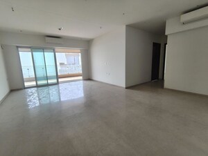 Room in 4 BHK Apartment at Lokhandwala Minerva Mahalaxmi, Mahalaxmi – for Rent