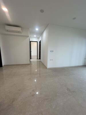 Room in 3 BHK Apartment at Lokhandwala Minerva Mahalaxmi, Mahalaxmi – for Rent