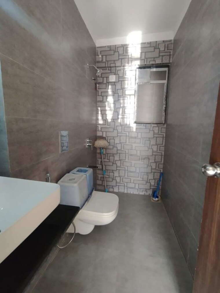 Bathroom, damji-shamji-mahavir-spring-tulip-phase-1 2 Bedroom 951 Sq.Ft. Apartment In Pokhran Road No Two Thane 10582494