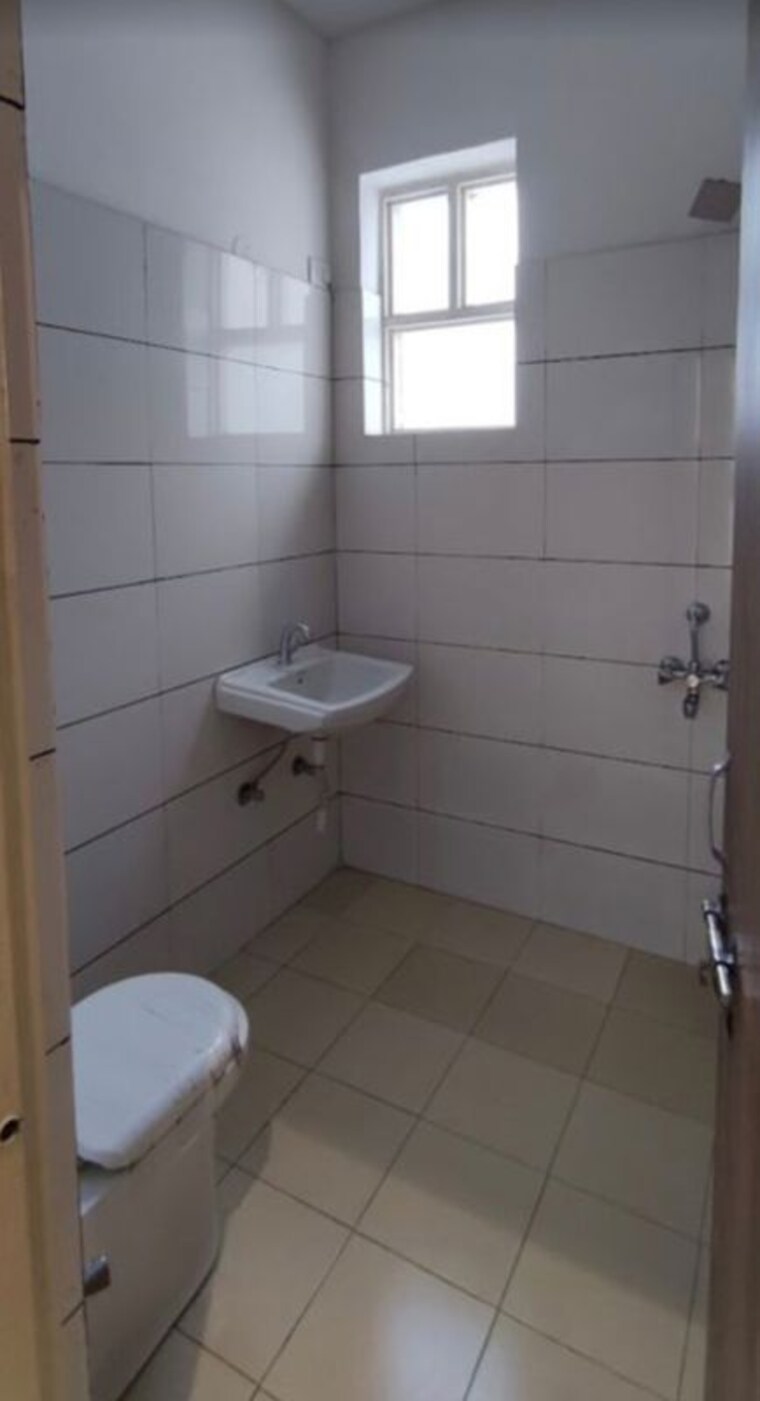 Bathroom, amolik-sankalp 3 Bedroom 850 Sq.Ft. Apartment In Sector 85 Faridabad 10523135