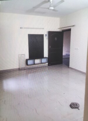 Room in 2.5 BHK Apartment at SRS Royal Hills, Sector 87 – for Rent