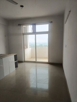 Room in 3 BHK Apartment at AVS Orchard, Sector 77 – for Rent