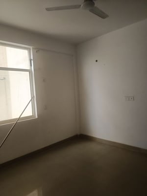 Room in 3 BHK Apartment at AVS Orchard, Sector 77 – for Rent