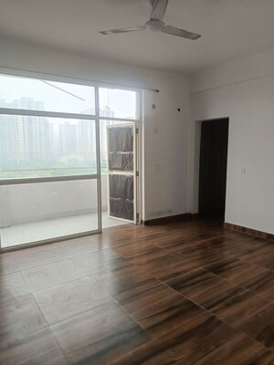 Room in 3 BHK Apartment at AVS Orchard, Sector 77 – for Rent