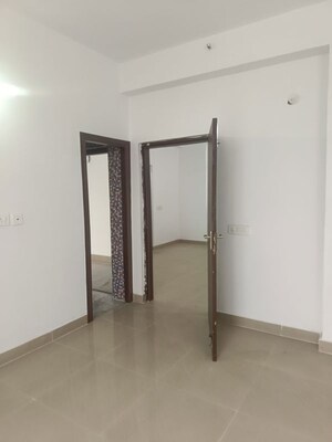 Room in 3 BHK Apartment at AVS Orchard, Sector 77 – for Rent