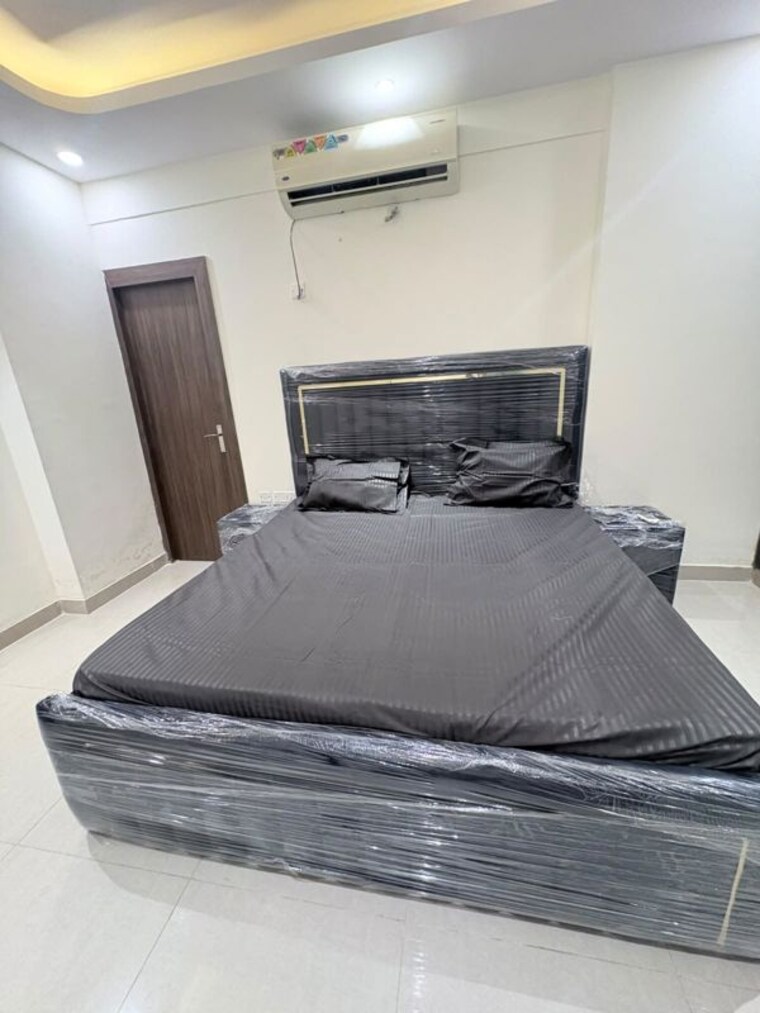 Room, noida central 3 Bedroom 1375 Sq.Ft. Apartment In Noida Central Noida 10582559