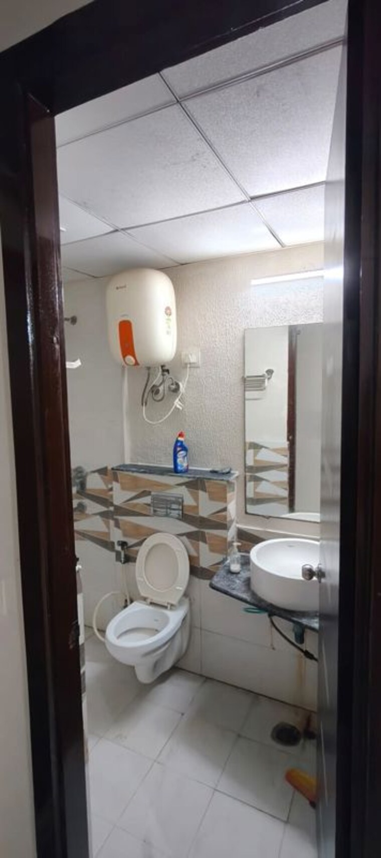 Bathroom, mahagun-moderne 3.5 Bedroom 1900 Sq.Ft. Apartment In Sector 78 Noida 10582558