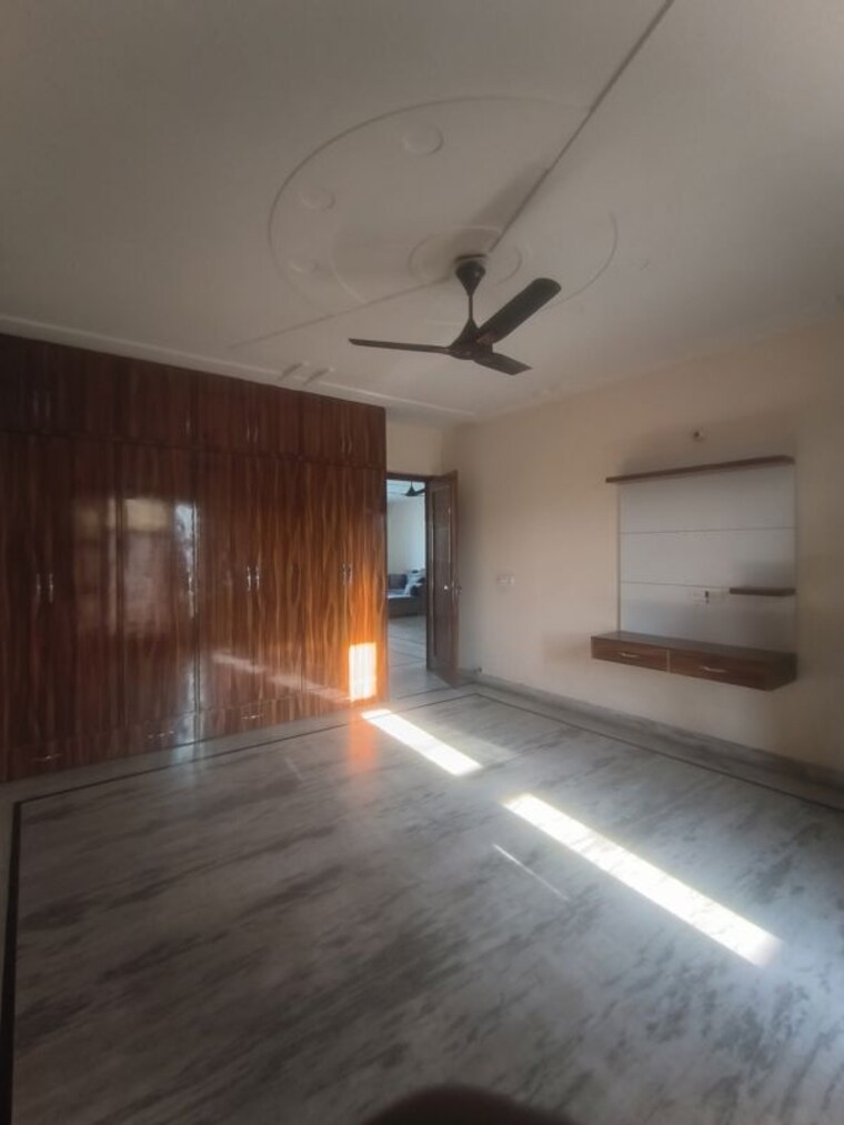  Parking, aerocity 3 Bedroom 250 Sq.Yd. Villa In Aerocity Mohali 10582572