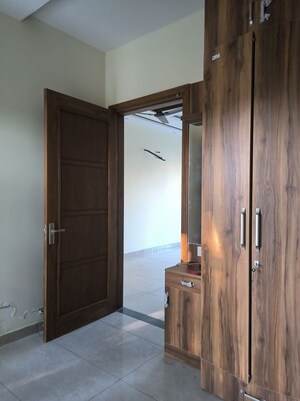 Room in 3 BHK Villa at Aerocity – for Rent