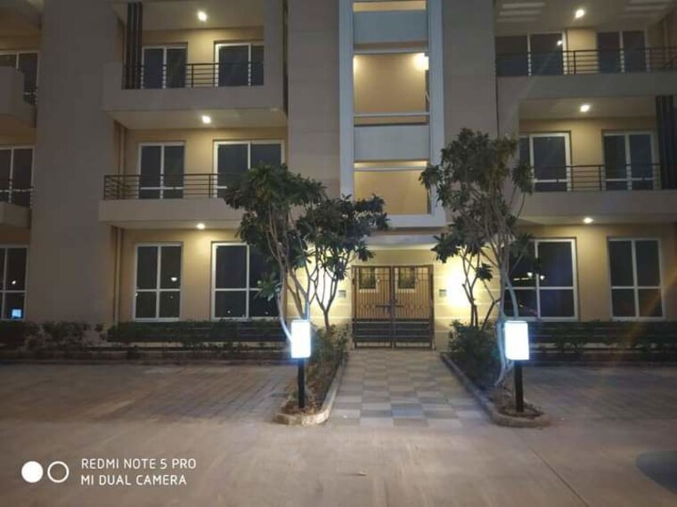  Parking, bptp-park-floors-i 3 Bedroom 1077 Sq.Ft. Builder Floor In Sector 77 Faridabad 10582569