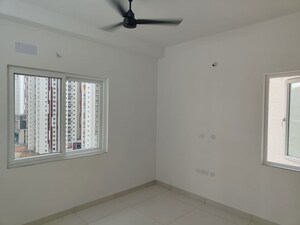 Room in 3 BHK Apartment at Aparna Zenon, Puppalaguda – for Rent