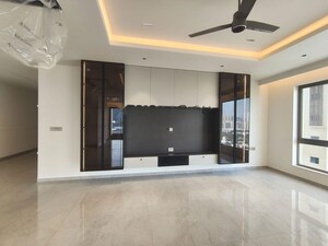 Room in 4 BHK Apartment at Sri Fortune Sonthalia Sky Villas, Kokapet – for Rent