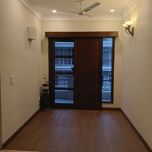 Room in 3 BHK Builder Floor at Sector 8 – for Rent
