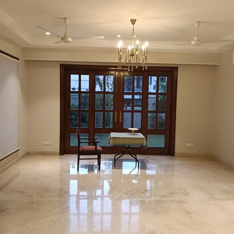 Room, sector 8 3 Bedroom 4500 Sq.Ft. Builder Floor In Sector 8 Chandigarh 10582596