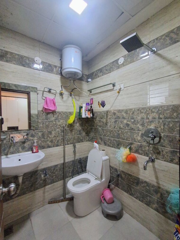 Washroom, sector 15 3 Bedroom 1500 Sq.Ft. Builder Floor In Sector 15 Gurgaon 10582595