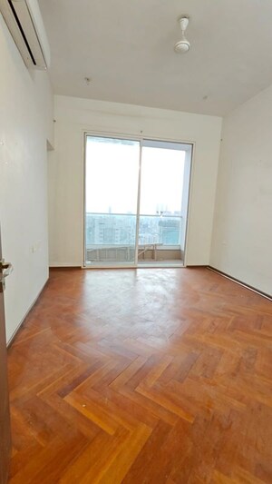 Room in 3.5 BHK Apartment at Omkar Alta Monte, Malad East – for Sale
