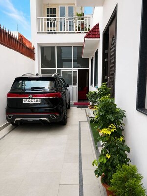  Office Space – Exterior View View at Vishwas Khand - for Rent