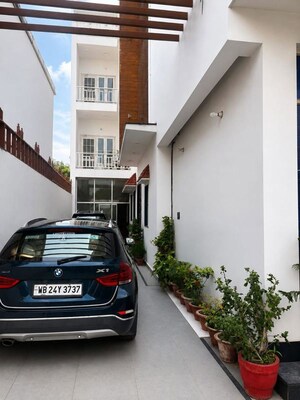  Office Space – Exterior View View at Vishwas Khand - for Rent