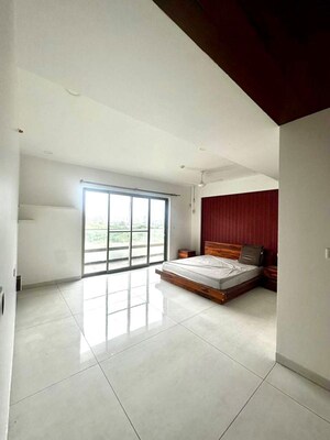 Room in 4 BHK Apartment at Jayabheri The Peaks, Narsingi – for Rent