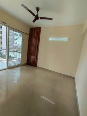 Room in 2 BHK Apartment at ILD Greens, Sector 37c – for Rent