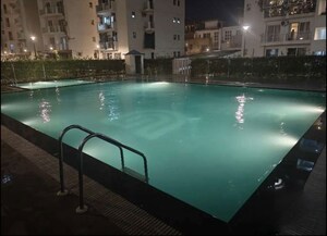 Swimming Pool in 3 BHK Apartment at Sultanpur Road – for Rent