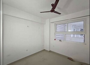 Room in 3 BHK Apartment at Sultanpur Road – for Rent