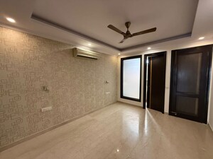 Room in 3 BHK Builder Floor at Greater Kailash ii – for Rent