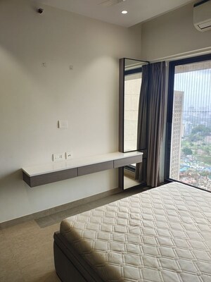 Room in 2 BHK Apartment at Kanakia Silicon Valley, Powai – for Rent