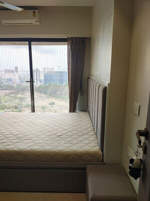 Room in 2 BHK Apartment at Kanakia Silicon Valley, Powai – for Rent