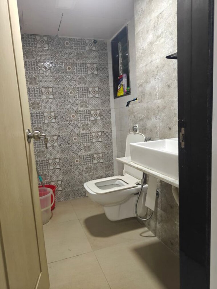 Bathroom, western express highway 1 Bedroom 450 Sq.Ft. Apartment In Western Express Highway Mumbai 10582714
