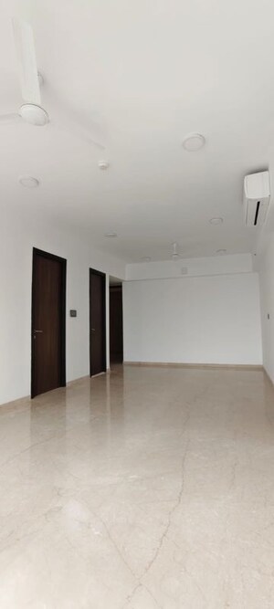 Room in 3 BHK Apartment at Lodha The Park, Worli – for Rent