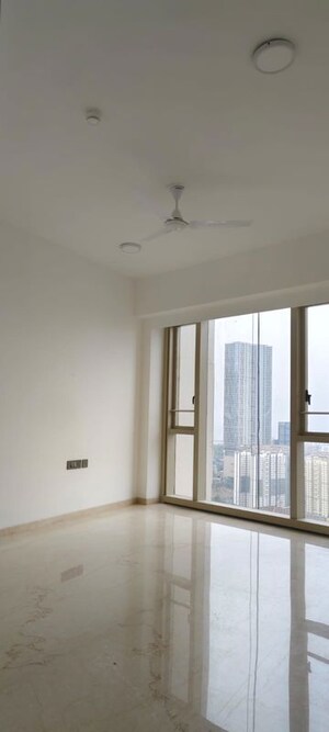 Room in 3 BHK Apartment at Lodha The Park, Worli – for Rent