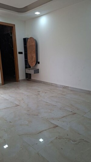 Room in 2 BHK Builder Floor at Bisrakh Jalalpur – for Rent