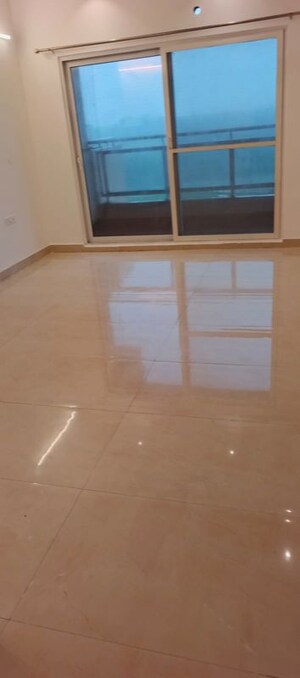 Room in 3 BHK Apartment at Elite Golf Green, Sector 79 – for Rent