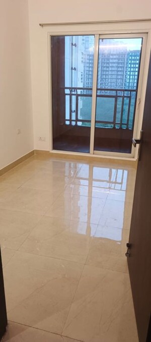 Room in 3 BHK Apartment at Elite Golf Green, Sector 79 – for Rent