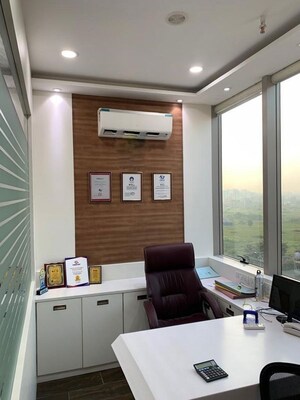  Office Space For Rent in Palasia Square