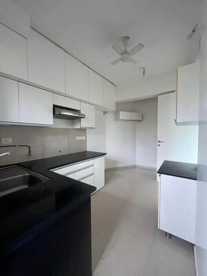 Kitchen in 2.5 BHK Apartment at Hiranandani Meadows, Manpada – for Sale
