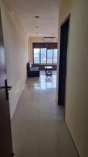 Room in 2 BHK Apartment at Raheja Ankur Apartment, Goregaon West – for Rent
