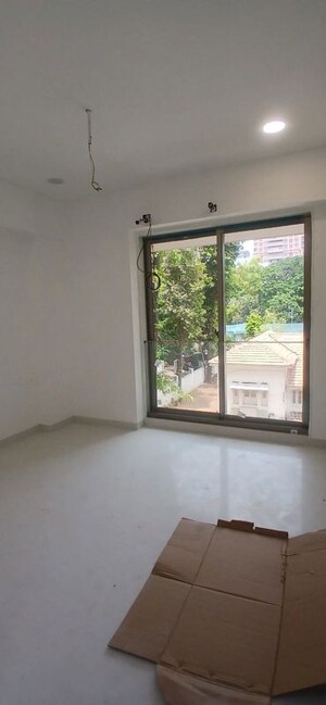 Room in 2 BHK Apartment at Bandra West – for Rent