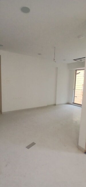 Room in 2 BHK Apartment at Bandra West – for Rent