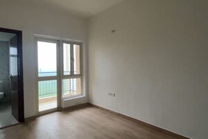 Room in 3.5 BHK Apartment at Express Zenith, Sector 77 – for Sale